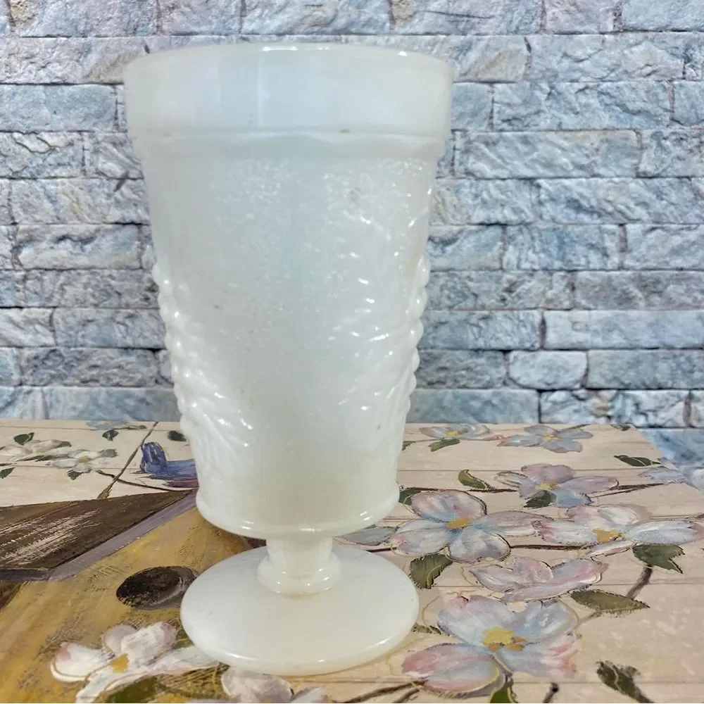 Anchor Hocking White Milk Glass VTG Harvest Grape Vine Pattern 5.75 inch